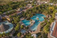 Bazén v ubytování Iberostar Waves Costa Dorada nebo v jeho okolí