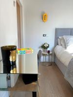 Łóżko lub łóżka w pokoju w obiekcie L'appartement Matignon