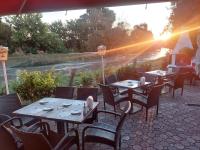 Reštaurácia alebo iné gastronomické zariadenie v ubytovaní Hotel Panorama