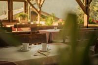 Reštaurácia alebo iné gastronomické zariadenie v ubytovaní Pension Moarhof