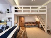 A seating area at Brand New Garden Flat / Free Parking