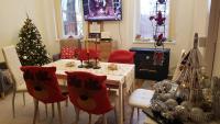 A seating area at Brand New Garden Flat / Free Parking