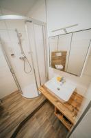 Koupelna v ubytování Hotel Leo