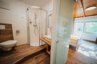 Koupelna v ubytování Hotel Leo