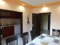 Kuchyň nebo kuchyňský kout v ubytování Guest House Karaulanov