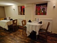 Drinks på Room near East Midland Airport 6