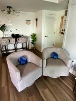 Ein Sitzbereich in der Unterkunft Luxe by the Sea - 5-Star Beachfront Escape
