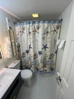 Ein Badezimmer in der Unterkunft Luxe by the Sea - 5-Star Beachfront Escape