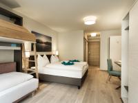 Łóżko lub łóżka w pokoju w obiekcie Hotel Sportwelt