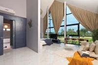 Posezení v ubytování 3bdr Granary Pool Villa Bangtao Beach by CapitalPro