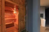 Koupelna v ubytování 3bdr Granary Pool Villa Bangtao Beach by CapitalPro