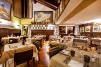 Reštaurácia alebo iné gastronomické zariadenie v ubytovaní Hotel Pilier D'Angle & Wellness