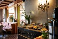 Jídlo v hotelu nebo okolí