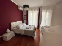 Posteľ alebo postele v izbe v ubytovaní Lucens Domus Appartamento Roma quartiere Trieste - vicino Metro b1 -