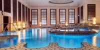 Crowne Plaza Kuwait Al Thuraya City by IHGの敷地内または近くにあるプール