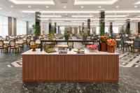 Reštaurácia alebo iné gastronomické zariadenie v ubytovaní Hotel Olympia Sky