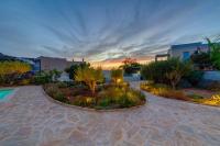 Vonkajšia záhrada v ubytovaní Poseidonia Syros cozy house