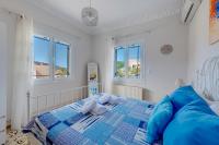 Posteľ alebo postele v izbe v ubytovaní Poseidonia Syros cozy house