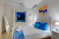 Posteľ alebo postele v izbe v ubytovaní Poseidonia Syros cozy house