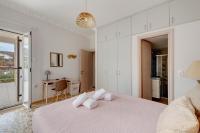 Posteľ alebo postele v izbe v ubytovaní Poseidonia Syros cozy house