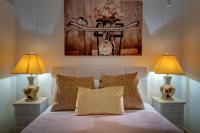 Posteľ alebo postele v izbe v ubytovaní Poseidonia Syros cozy house