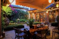 Big Tree Guesthouse - Naxi old styleにある庭
