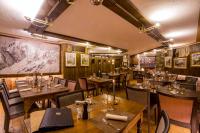 Reštaurácia alebo iné gastronomické zariadenie v ubytovaní Hotel Pilier D'Angle & Wellness