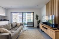 TV a/nebo společenská místnost v ubytování Modern condo Praia da Rocha,Terracos Da Ciudade