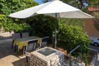 Vonkajšia záhrada v ubytovaní Apartments by the sea Mudri Dolac, Hvar - 582