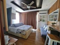 2124 Mesatierra Garden Residences with FREE WIFI and NETFLIXにあるベッド