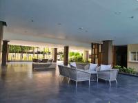 2124 Mesatierra Garden Residences with FREE WIFI and NETFLIXにあるシーティングエリア