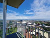 2124 Mesatierra Garden Residences with FREE WIFI and NETFLIXにあるバルコニーまたはテラス