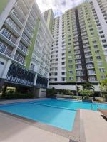 2124 Mesatierra Garden Residences with FREE WIFI and NETFLIXの敷地内または近くにあるプール