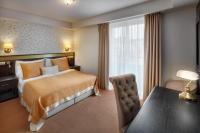 Łóżko lub łóżka w pokoju w obiekcie Hotel Savoy Prague