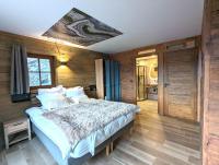 Posteľ alebo postele v izbe v ubytovaní La Boutame : chalet au pied des pistes à Villard Reculas