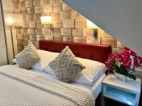 Postel nebo postele na pokoji v ubytování Grand Petit Hotel ex Shato Gesson