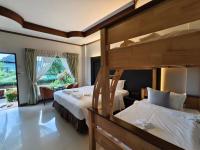 Blue Carina Hotel Phuketにあるベッド