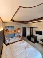 Blue Carina Hotel Phuketにあるベッド