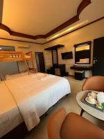 Blue Carina Hotel Phuketにあるベッド