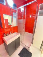 A bathroom at Yes, yes! lovely apartment good amenities Budapest center