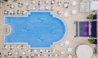 Bazén v ubytování Hollywood Mirage - Excel Hotels & Resorts nebo v jeho okolí