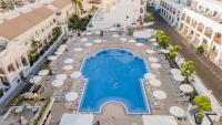 Bazén v ubytování Hollywood Mirage - Excel Hotels & Resorts nebo v jeho okolí