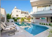 Bazén v ubytování Olive Shared Pool Apartments nebo v jeho okolí