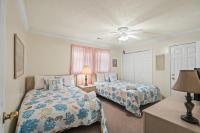 Ein Bett oder Betten in einem Zimmer der Unterkunft Domingos Beach Bungalow- The Coffee House