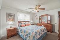 Ein Bett oder Betten in einem Zimmer der Unterkunft Domingos Beach Bungalow- The Coffee House