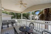 Ein Balkon oder eine Terrasse in der Unterkunft Domingos Beach Bungalow- The Coffee House
