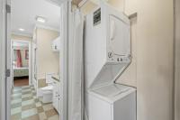 Ein Badezimmer in der Unterkunft Domingos Beach Bungalow- Surfs Up