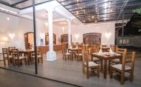 Un restaurante u otro lugar para comer en Adaviya Resort