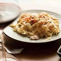a plate of pasta with sauce on a table at Villa Vacacionales Los Cayos Con Playa Privada in Boca de Aroa