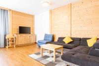 Televízia a/alebo spoločenská miestnosť v ubytovaní Naturpark Chalets Lambrecht by ALPS RESORTS